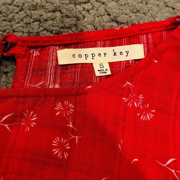 Copper Key Small Shortsleeved Top Button Back - Picture 9 of 10